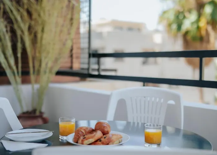 Lazaros Centre Lárnaca